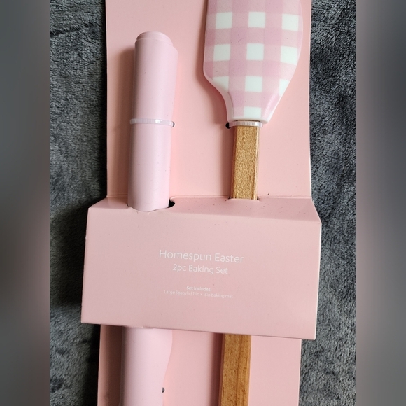 NWT Homespun Easter 2pc Baking Set, Large Spatula and baking mat, pink - Picture 2 of 3